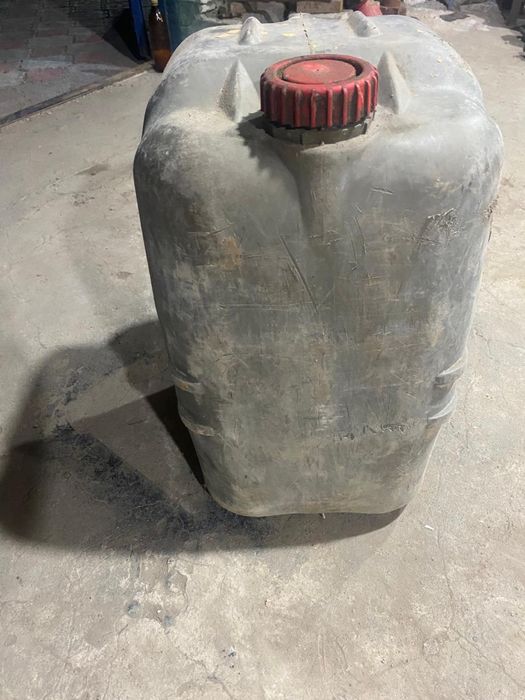 Продам канистру 50 л