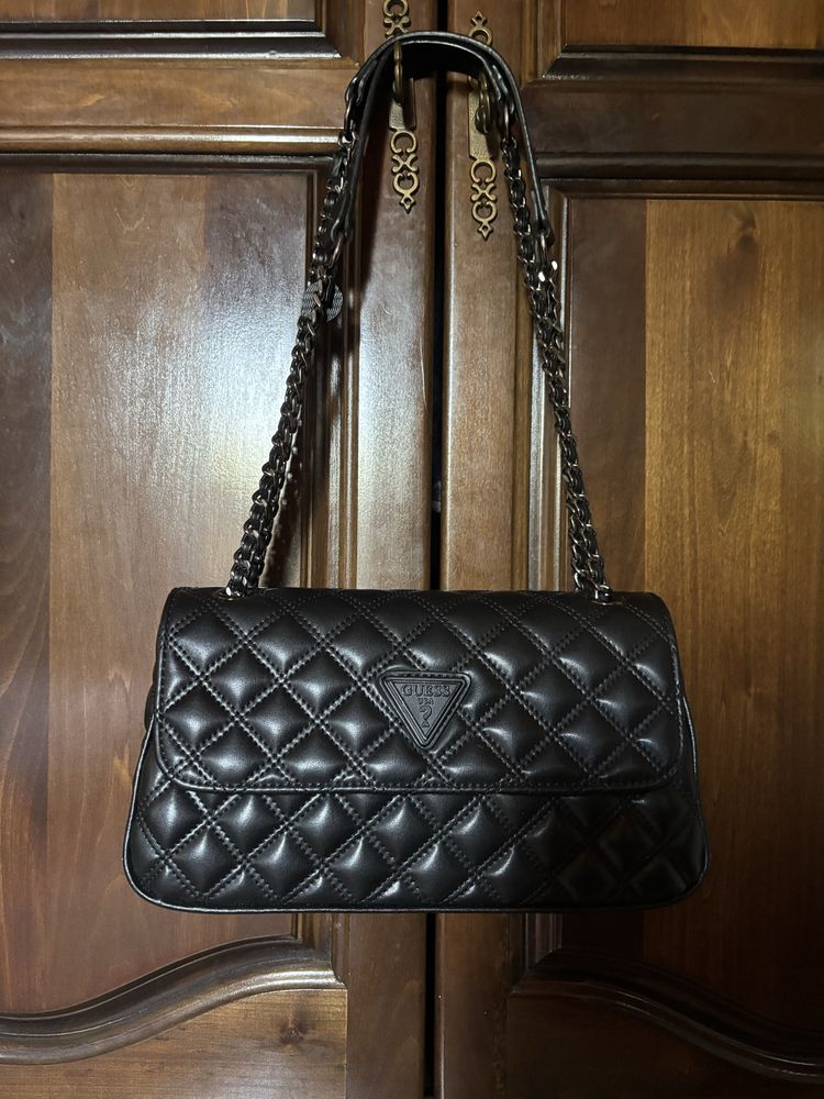 Дамска чанта Guess