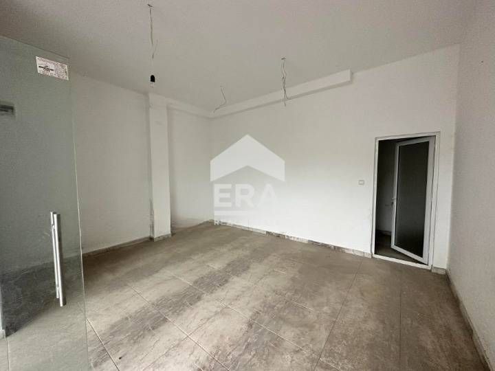 Продава се помещение, за търговска дейност