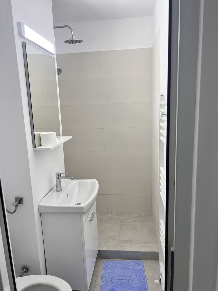 Apartament cu 3 camere de inchiriat