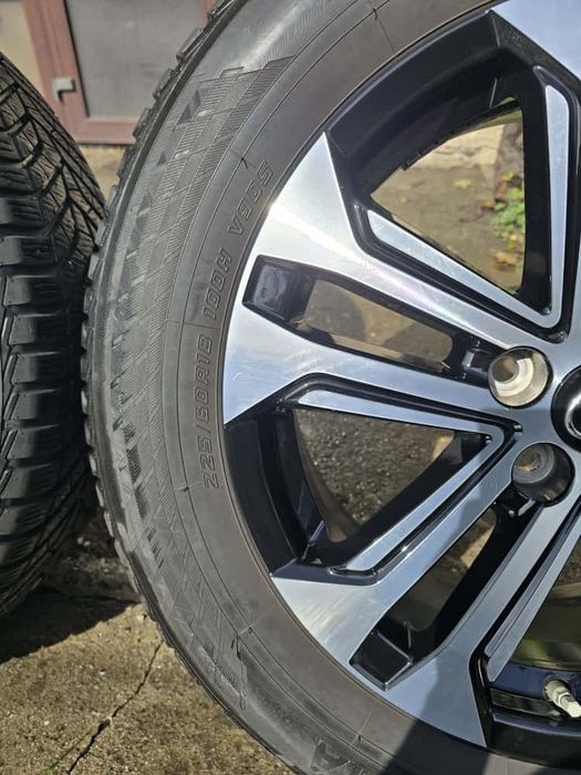 SET 4 Anvelope Iarna 225/60 R18 100H,Yokohama BluEarth Winter  V905