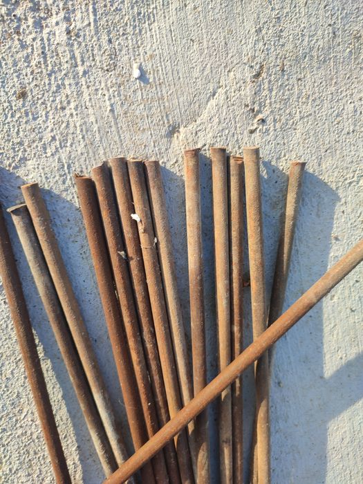 Продам прутков с диаметром  10 мм, отрезано по 50 см.