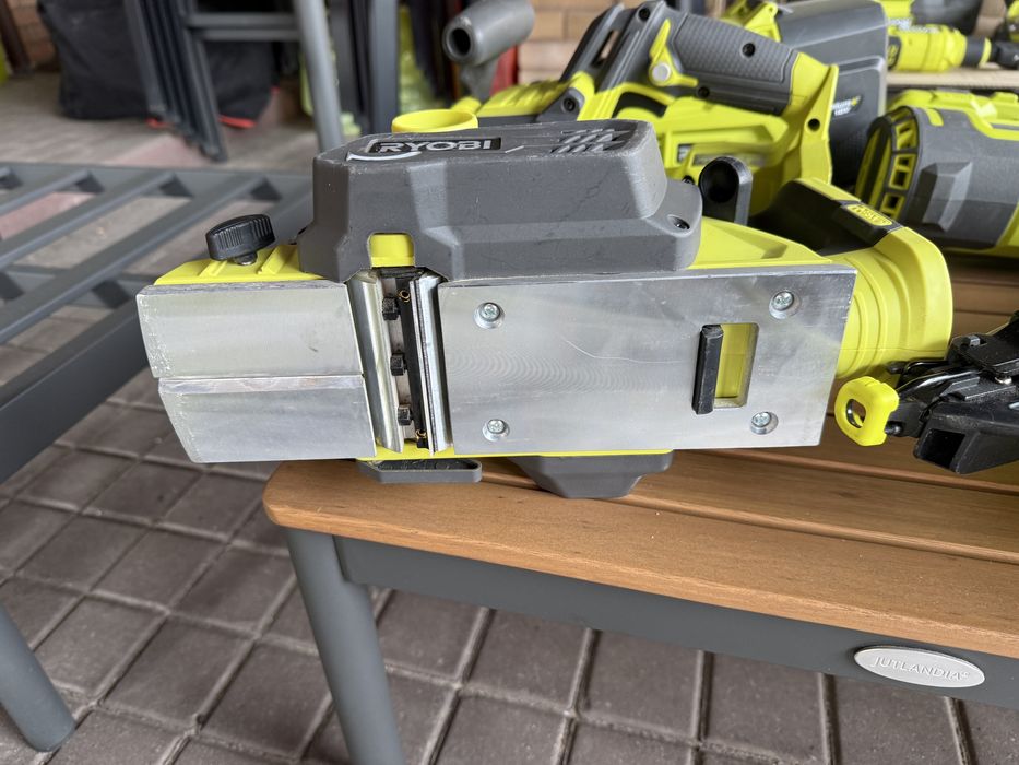 Ryobi-Mașină de rindeluit 18V ONE+™
R18PL-0