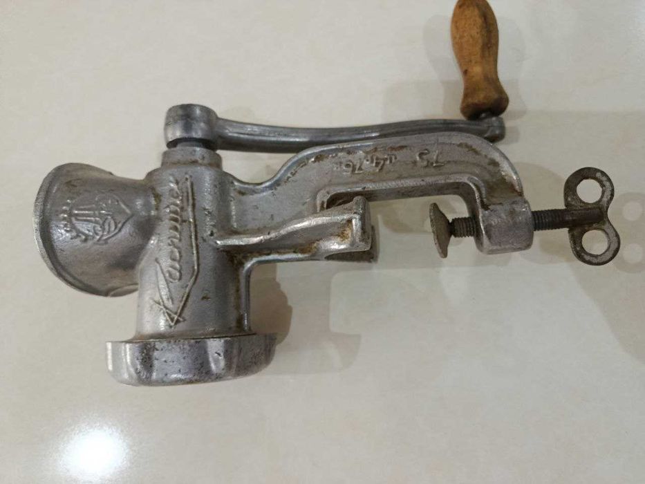 Мясорубка советская. Рабочая.