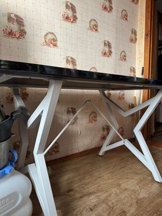 Продается кухонный стол