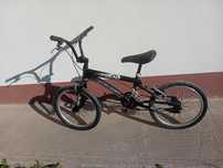Vând bicicleta bmx