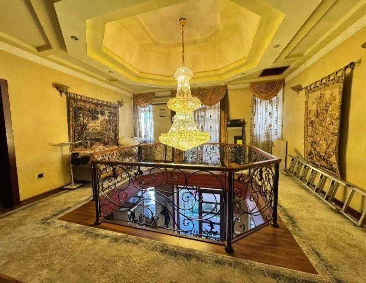 Продам дом. Ракат. 4,7 соток. площ. 400 м2. Для бизнеса и для семьи.