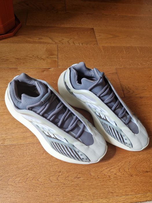 Yeezy 700 V3 Azael marime 44 NOU