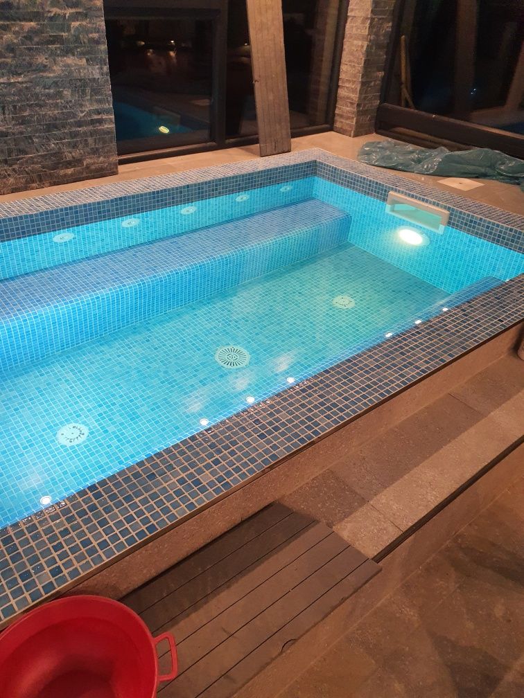 Piscine si jacuzzi publice sau private