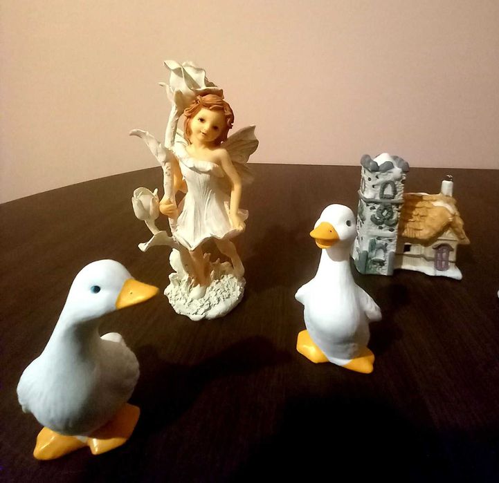 Поставка за елха - метал и керамика, Коледни подаръци