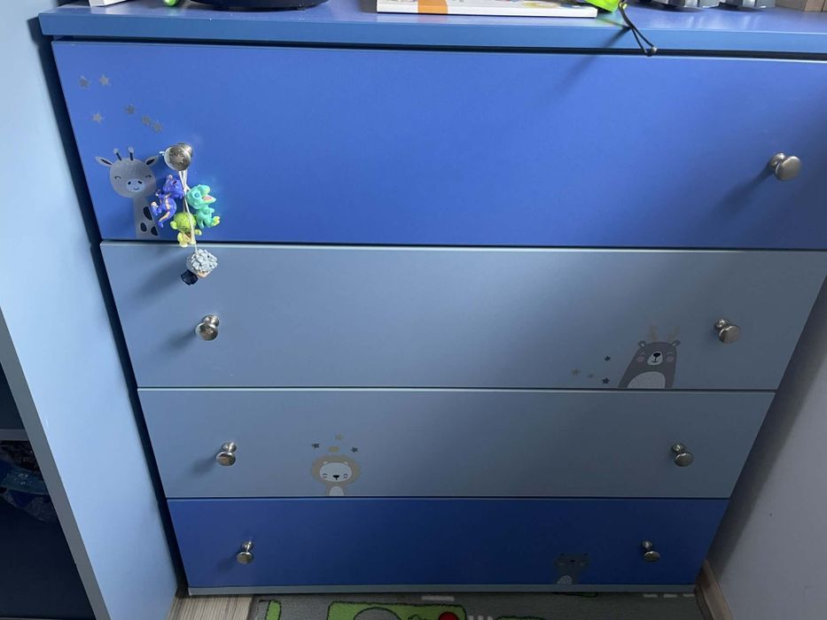 Гардероб със скрин