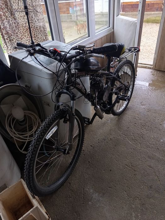 Vând bicicletă cu motor