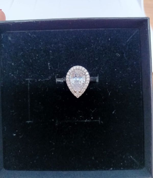 Vând bijuterii din argint