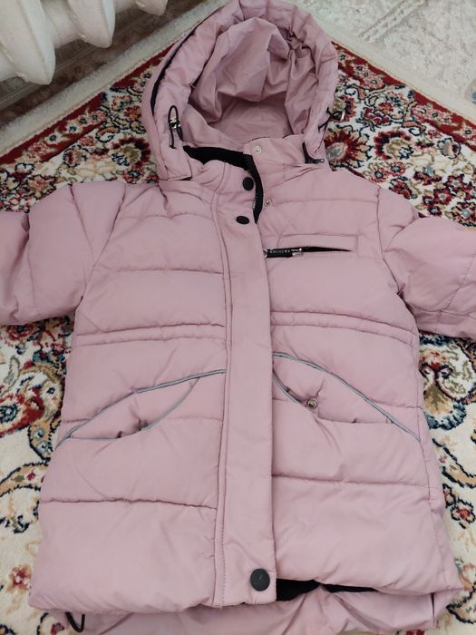 Продам зимнюю куртку на девочку размер 92-98