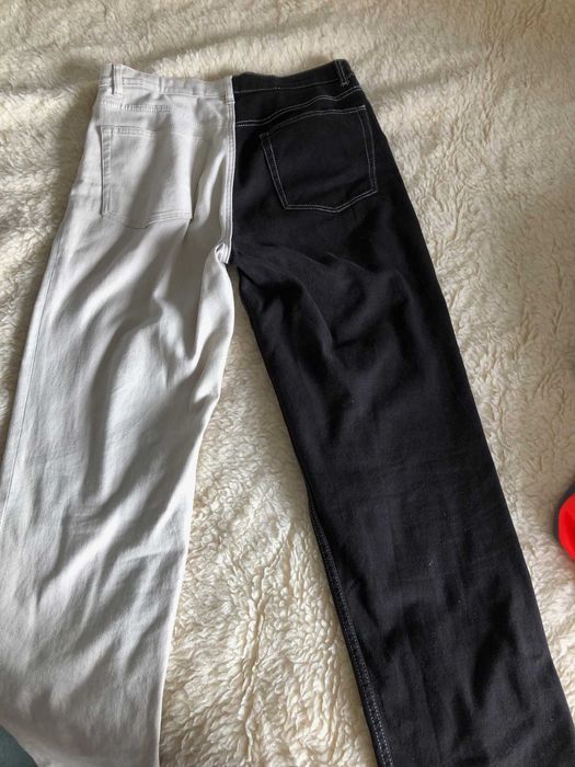 Панталон №40 с един черен и един бял крачол