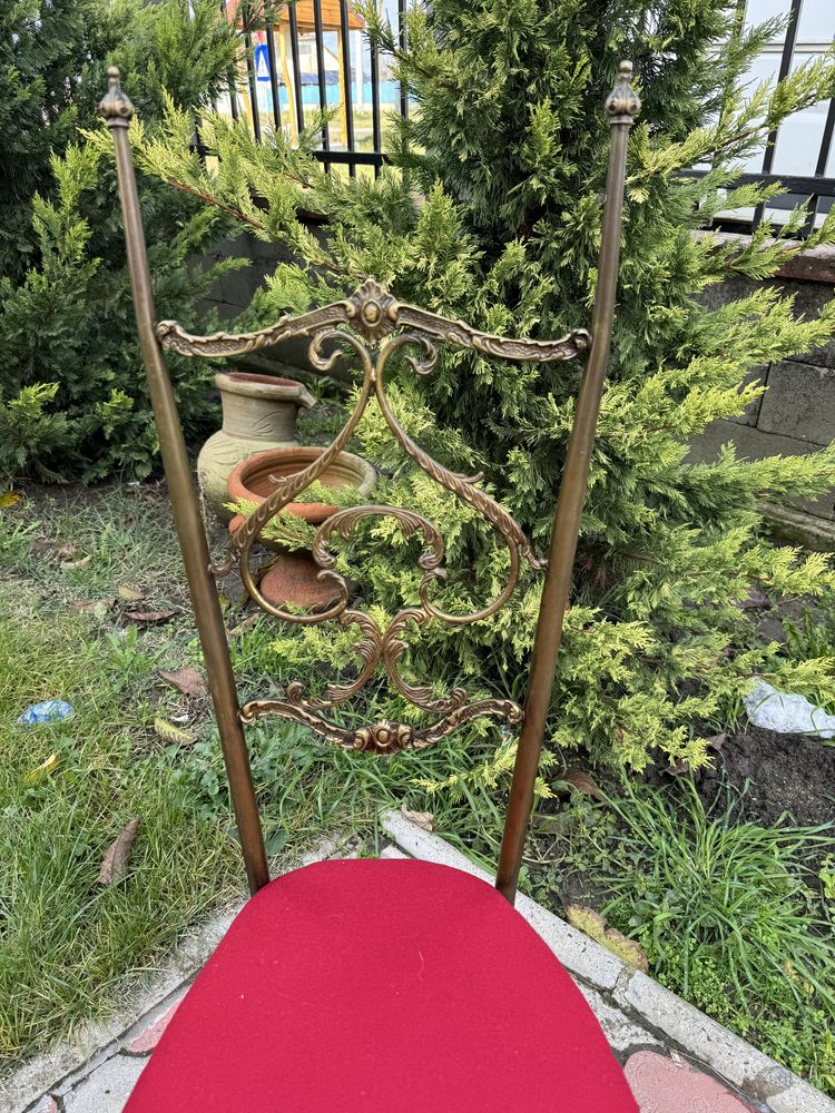 Scaun deosebit din bronz