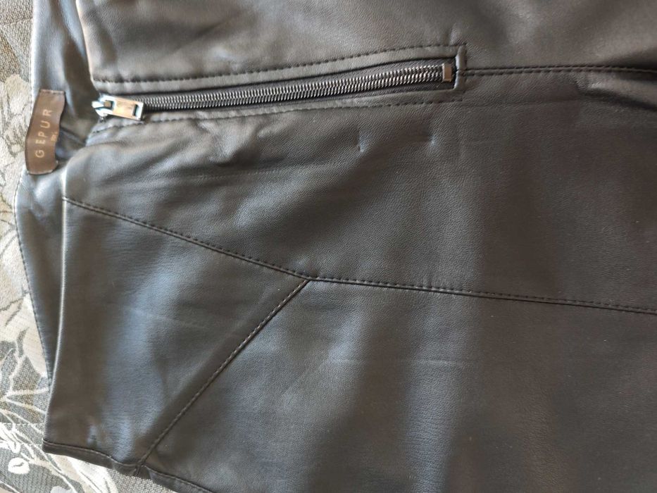 Продавам панталон от еко кожа