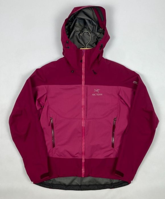 Geaca  dama  Arcteryx !