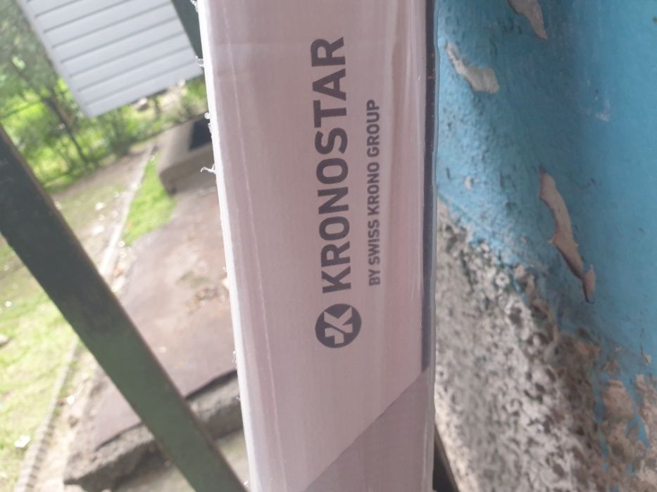 продам российский ламинат на 2.8 квадрата цвет: дуб