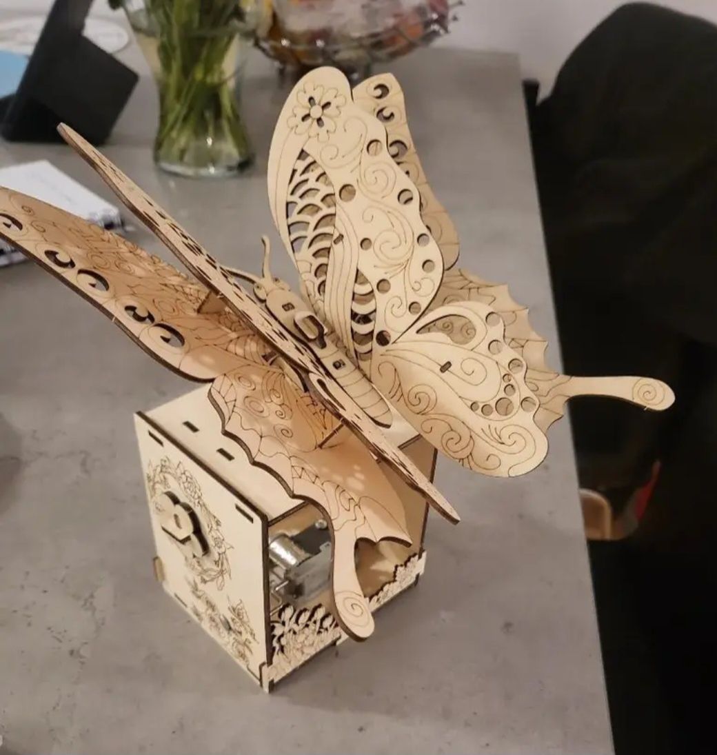 3D Дървен пъзел/ Музикална кутия / Пеперуда с движещи се крила