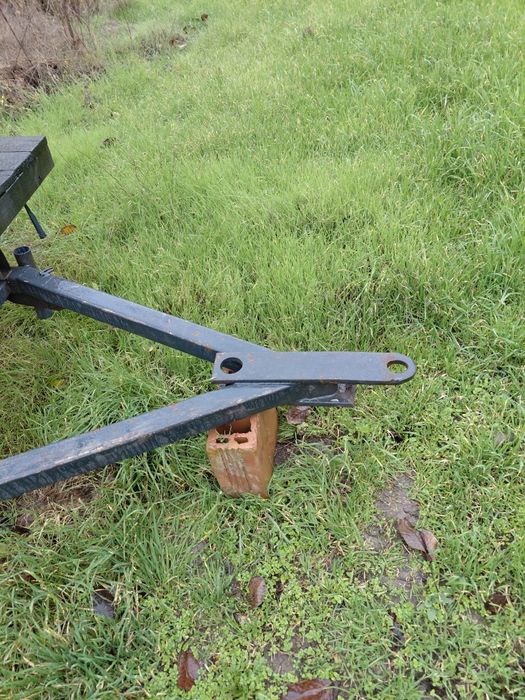 ремарке 1.5 тона на база шаси и заден мост от НИСА