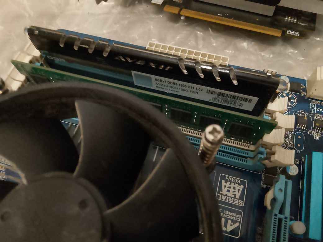 Продам комплект для ПК RX560 4GB GDDR5