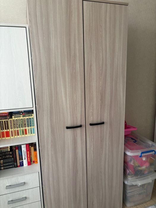 Шкаф для вещей с полкои