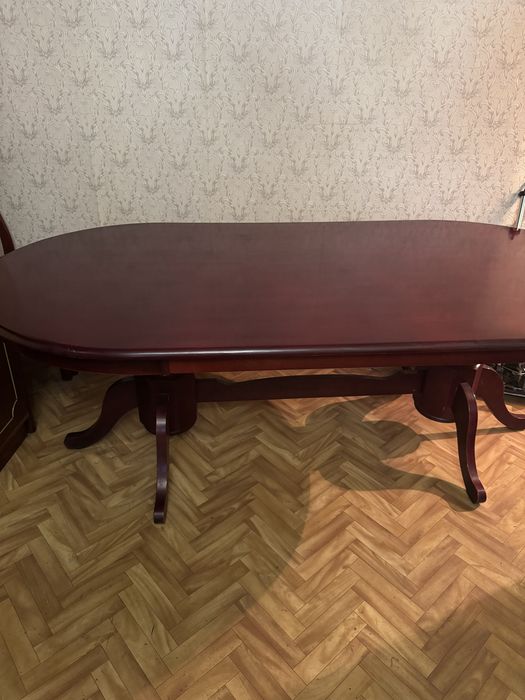 Стол обеденный из массива дерева