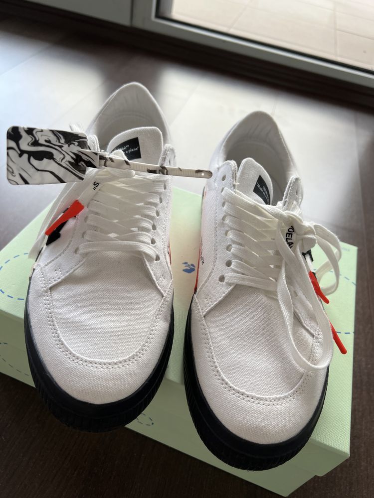 Sneakers Off-White Vulcanized