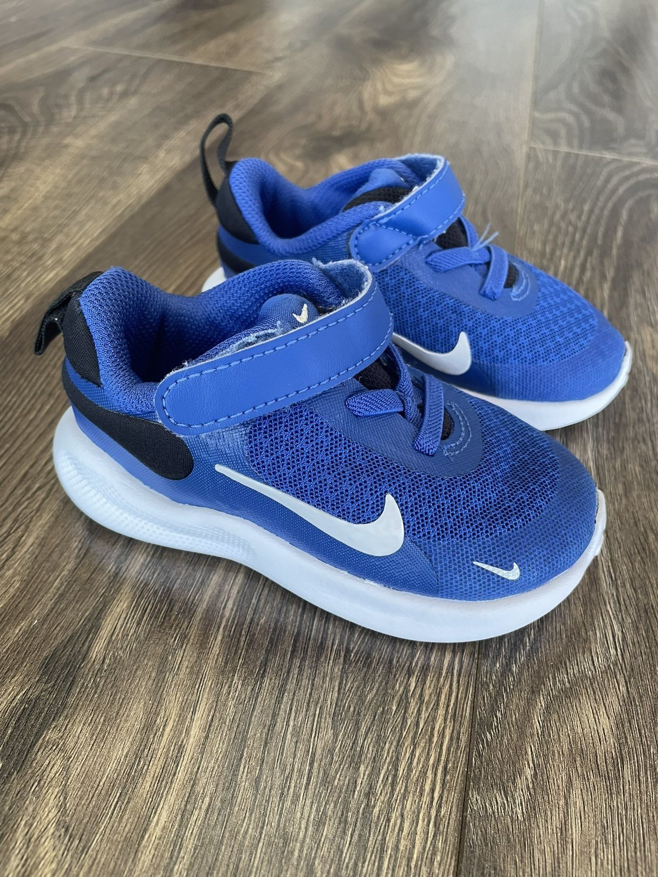 Маратонки Nike Revolution 7