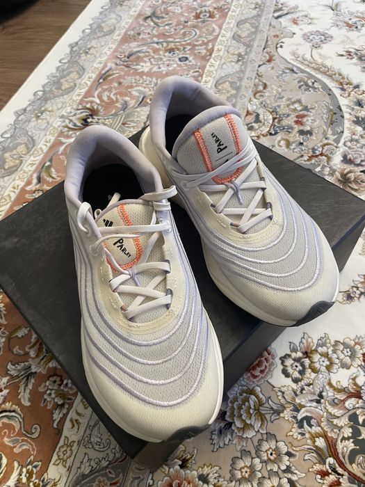 Оригинальные кроссовки от Adidas