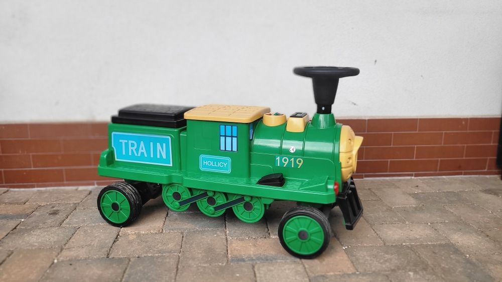 Trenulet electric cu 2 vagoane suplimentare