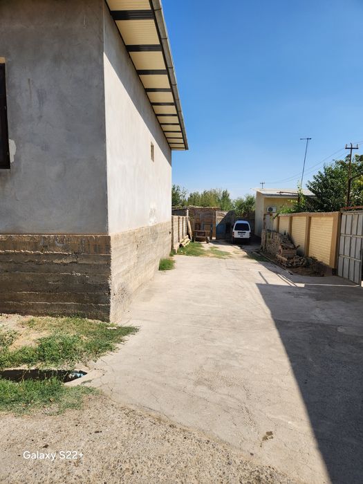 Zangiota boʻzsuv. Markazida 4.9sotik 2ta kotta xona.xona