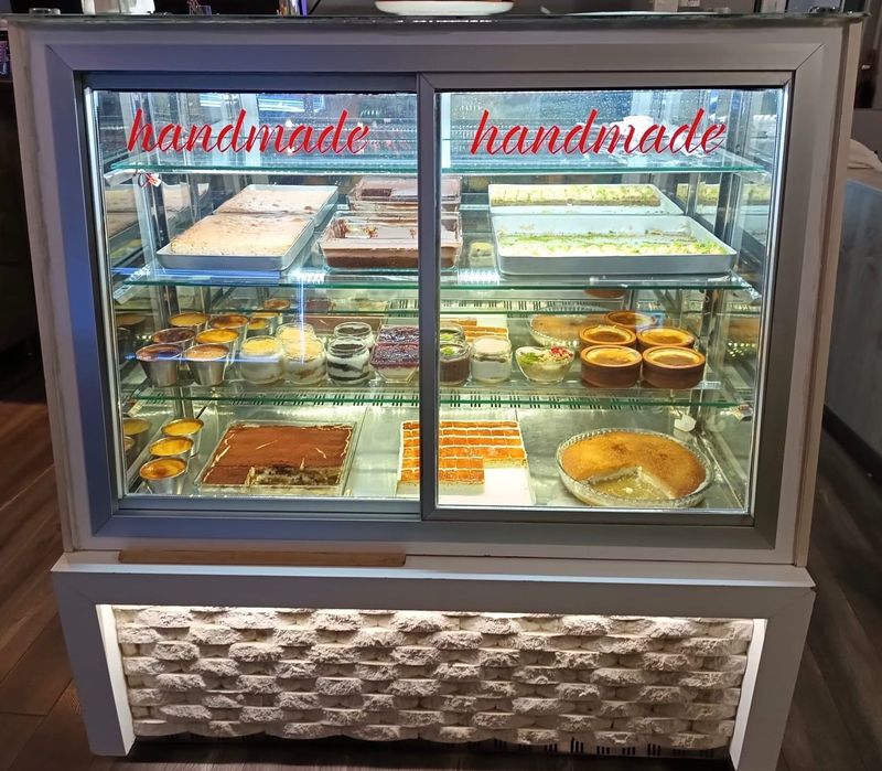 Хладилна Витрина за торти, сладки и други.