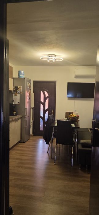 Vand apartament 2 camere, zona Meva