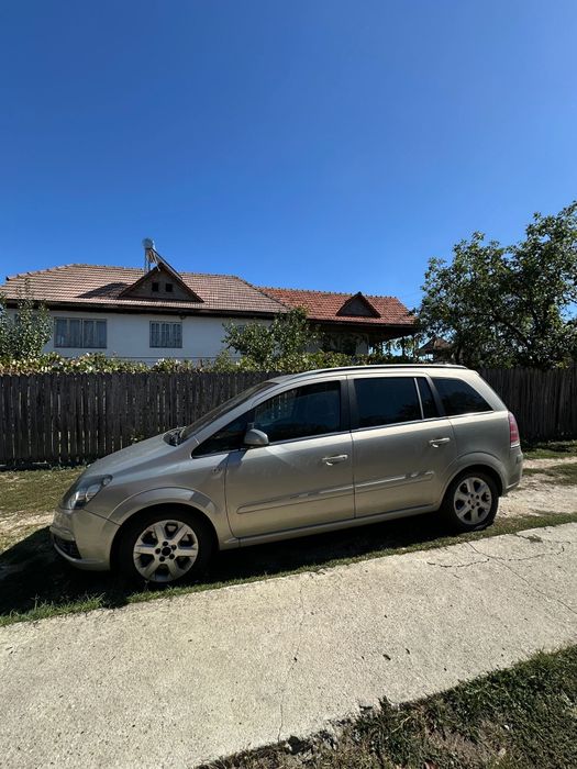 Vând Opel Zafira