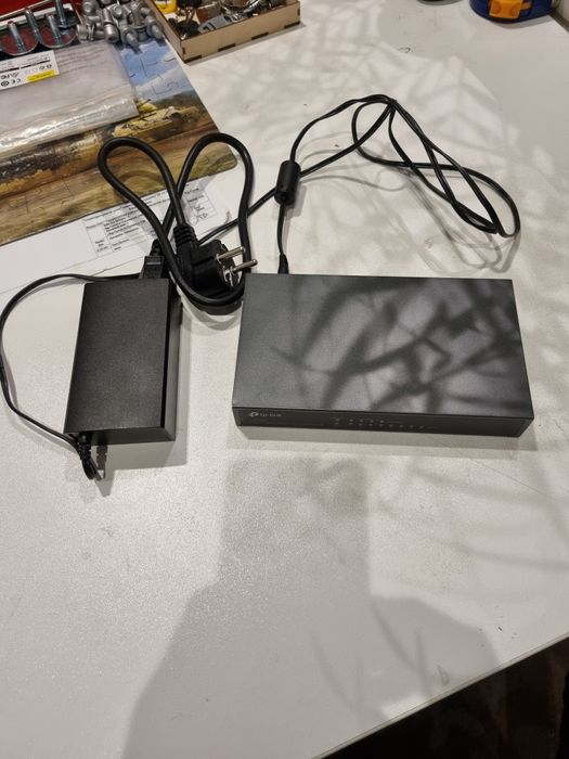 Свич 48v. 8port. 4port poe. Model. TL- SF 1008P.