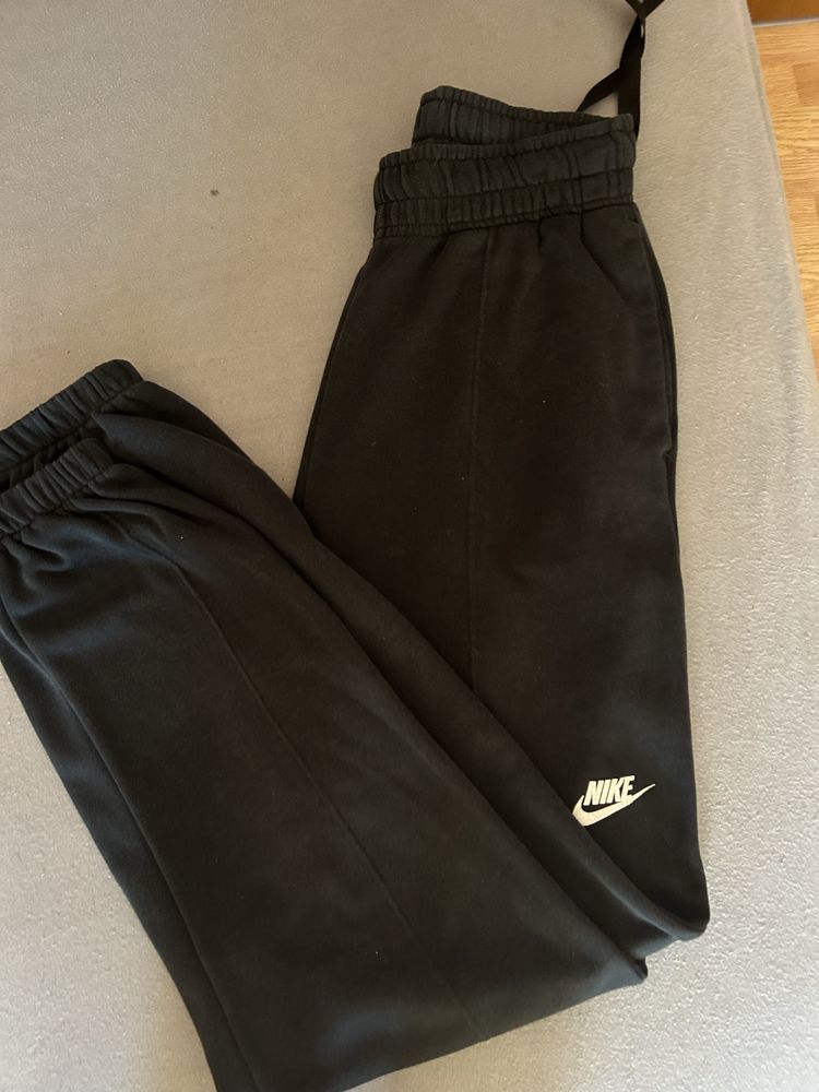 Nike анцуг С размер