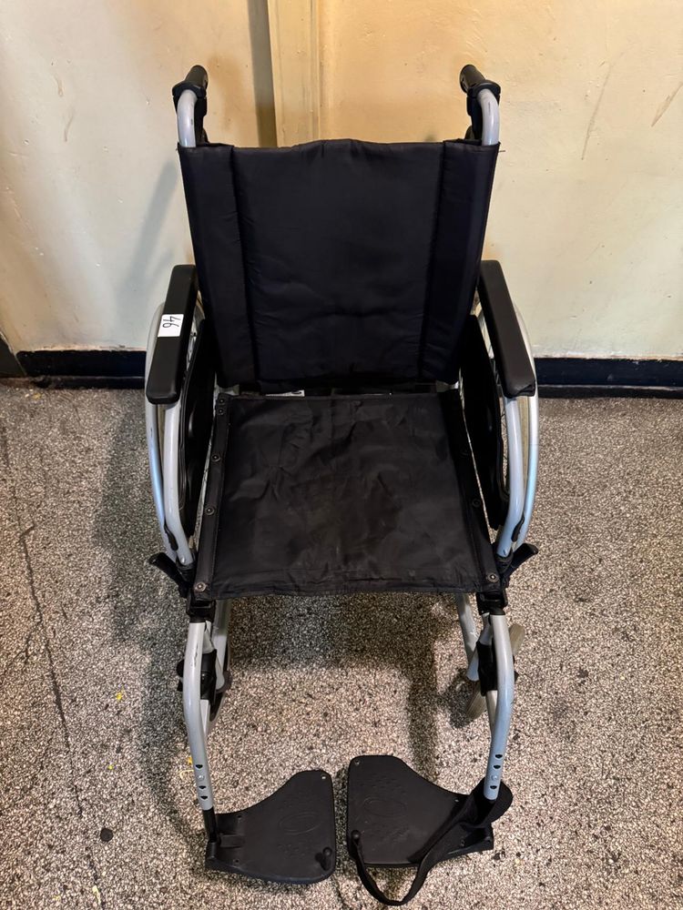 Carut scaun rulant handicap dizabilitati 44 cm (ca nou)