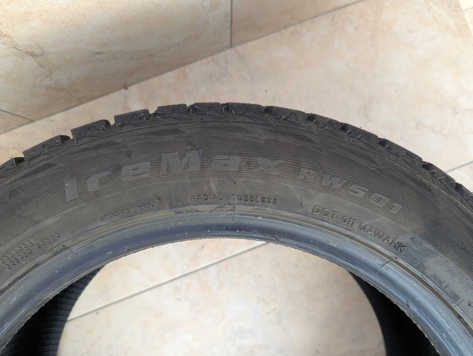 Зимние шины Durun IceMax RW501 225/55 R18