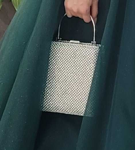 Бални рокли и аксесоари към тях