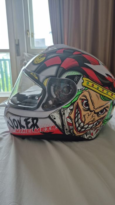 Vând 2 căști moto mărime s una purtata doar o data celalalt de câteva