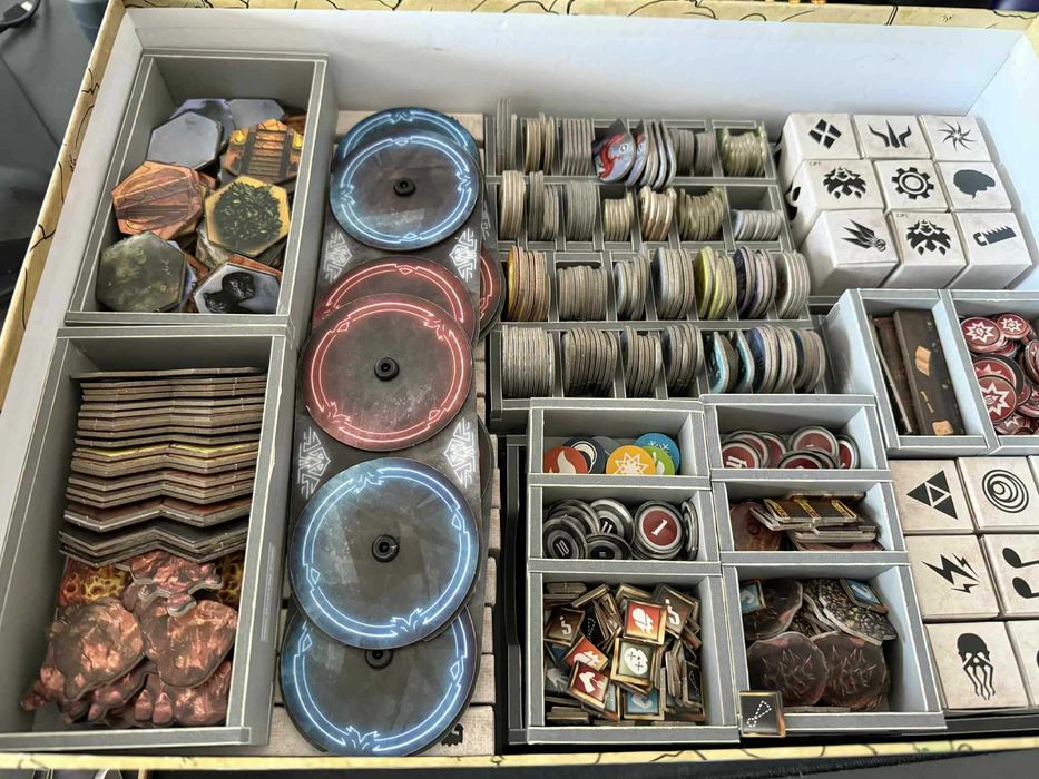 Настолна игра Gloomhaven [first edition]