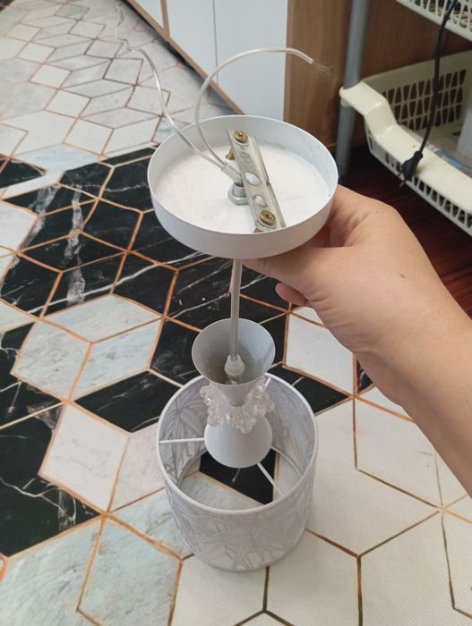 Продам люстру в отличном состоянии