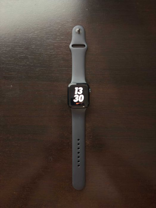 Apple Watch SE (2024) GPS M/L Midnight 40 x 34 cu Cablu de Incarcare!
