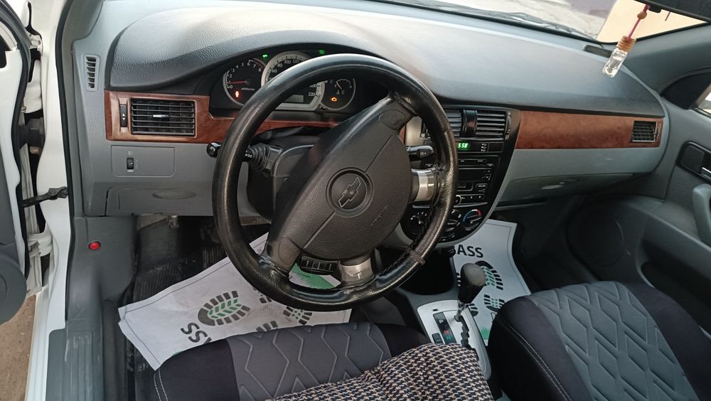 Автомобиль Lacetti