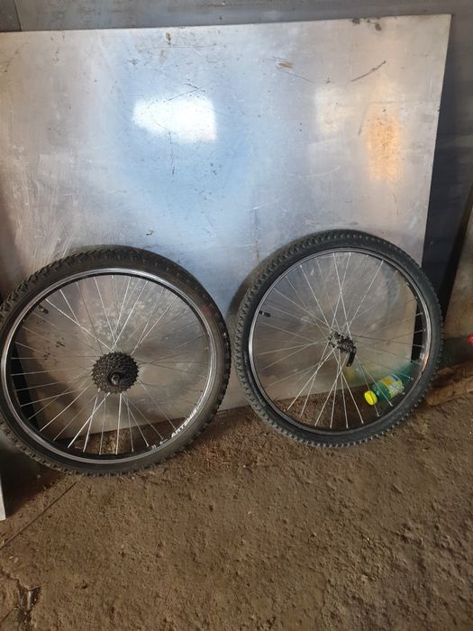 Roți de bicicleta pe 24 stare excelenta
