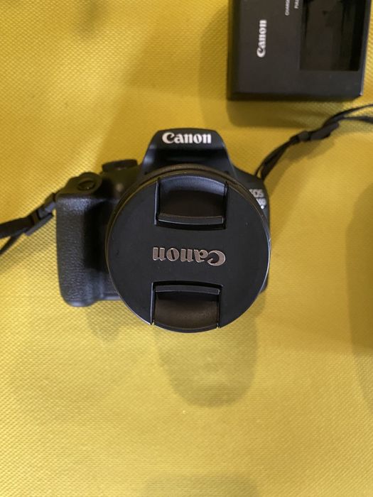 Цифров фотоапарат CANON D 2000