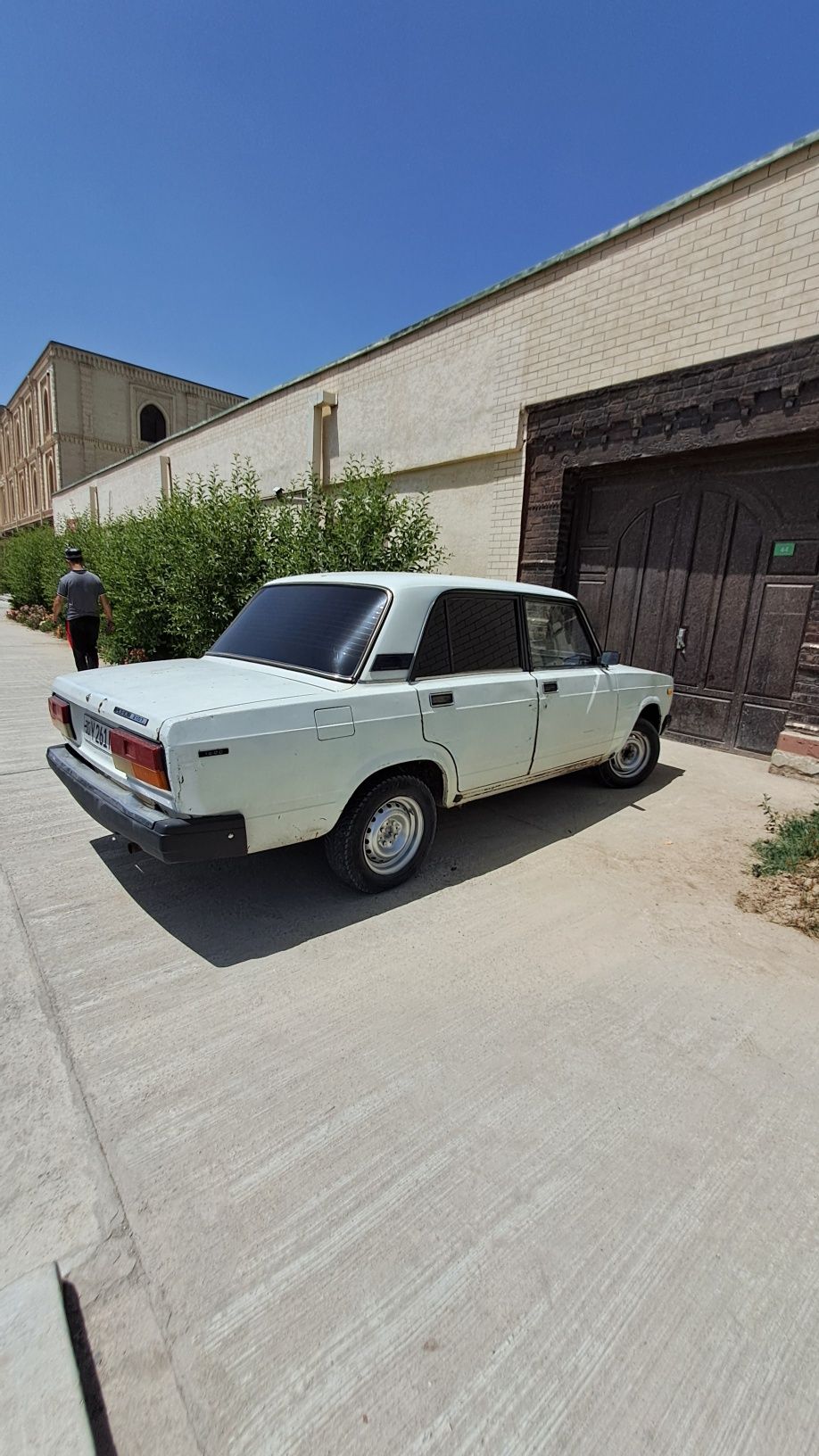 Srochni 2107 sotiladi yili  1992 motor qilingan tel