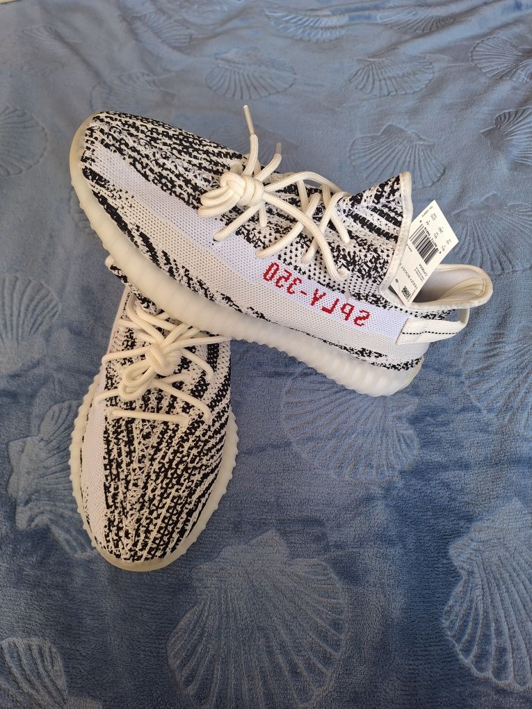 Adidas Yeezy Boost 350 V2 Zebra 43 и 1/3 | 44.   НОВИ!